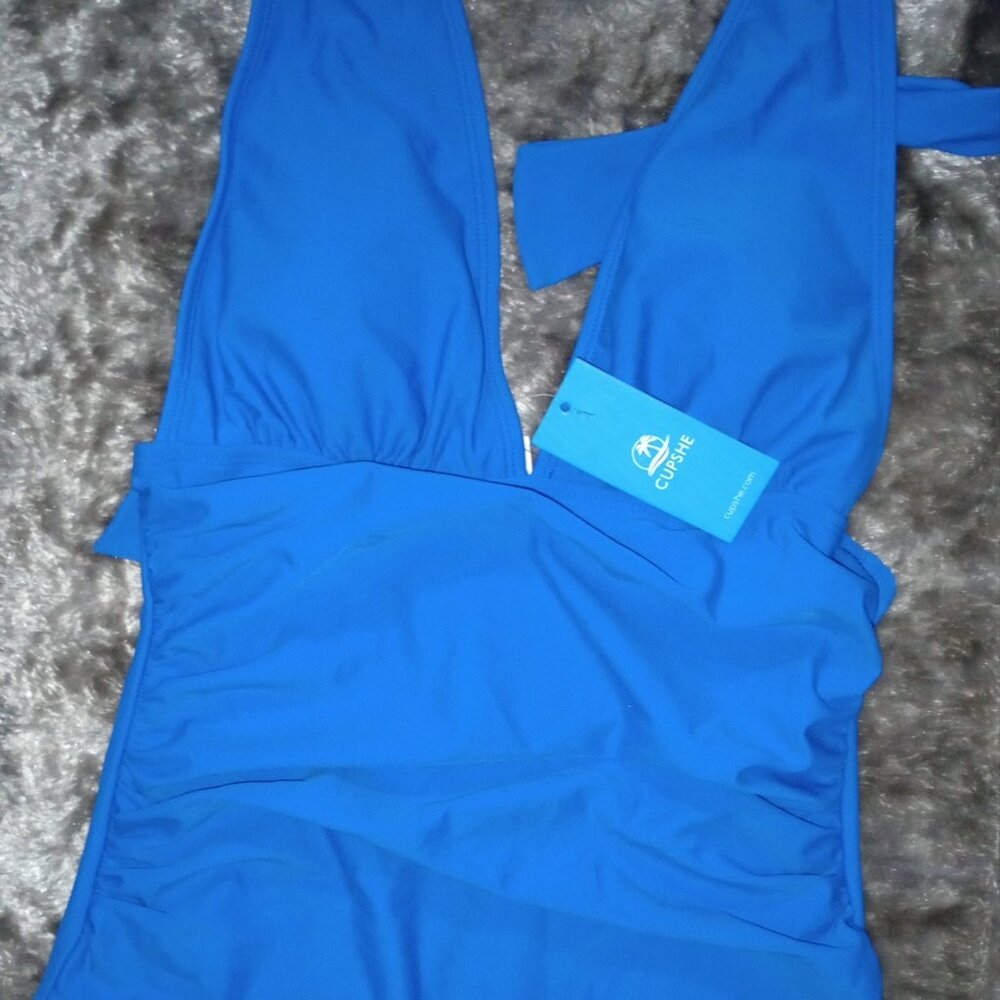 One piece swim suit